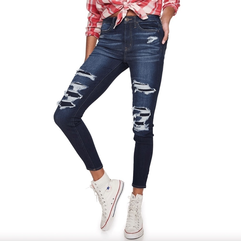 SO Juniors High Rise Distressed Jegging – Size‎ 7/28W